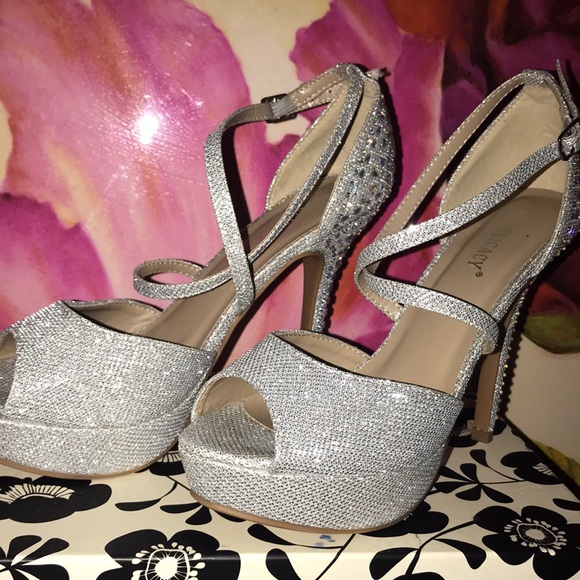 Silver platform heels - Picture 4 of 4